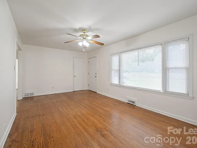 7122 Mallard Creek Rd — Photo 4