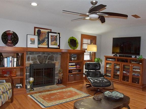 4th image of 229 N Oklahoma Way