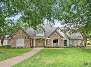 1650 Meadow Lake Dr, Zachary, LA 70791