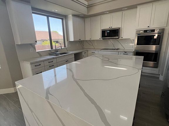 4th image of 7521 W SOUTHGATE Avenue