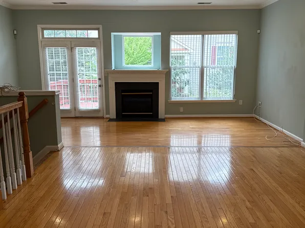 2442 Mountain Mill Pl, Herndon, VA 20171