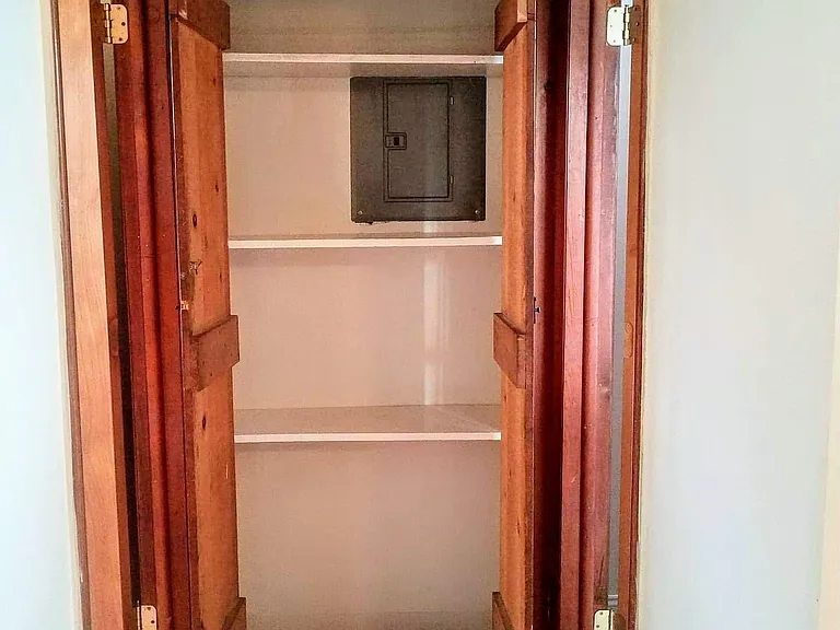 512 Clinton St — Photo 12