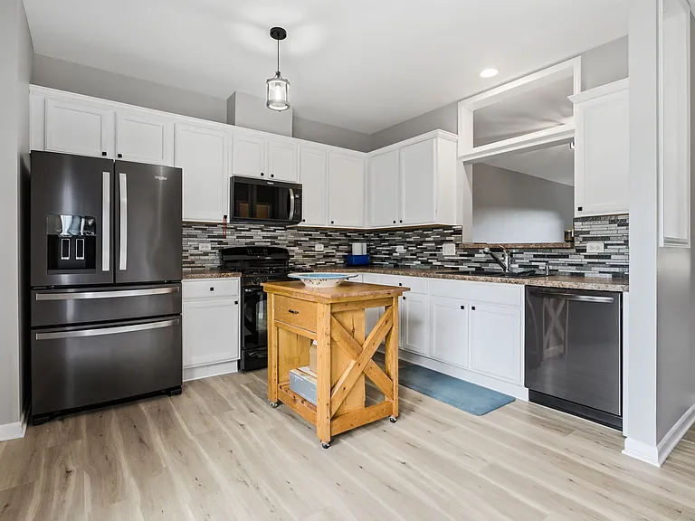 3339 Cameron Dr — Photo 1