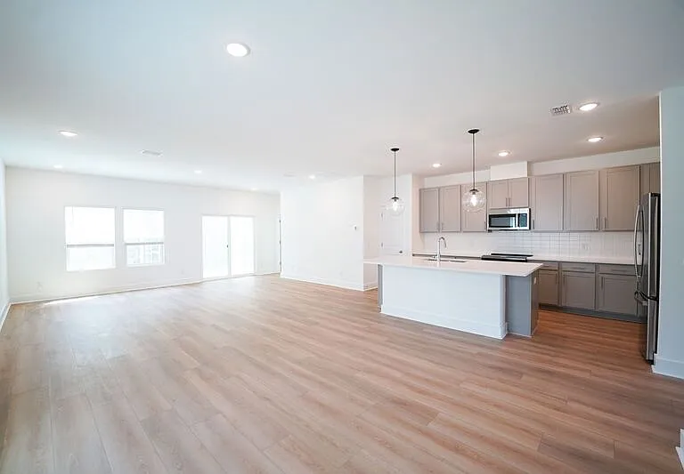 128 Kingswood Cir — Photo 14