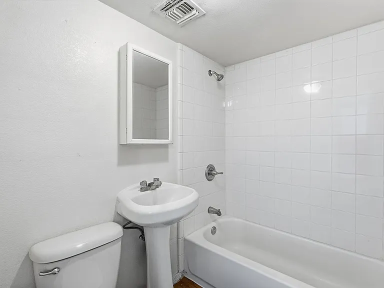 Alvernon811-835 — Photo 44