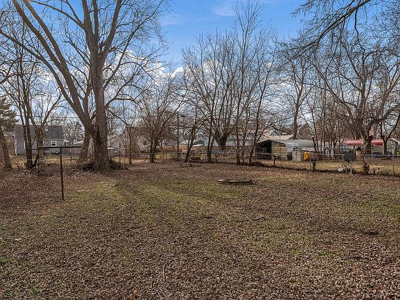 5th image of 623 Wayne Dr