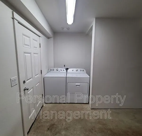 3308 E 24th Cir — Photo 9
