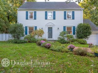 10 Orchard Farm Rd, Port Washington, NY 11050