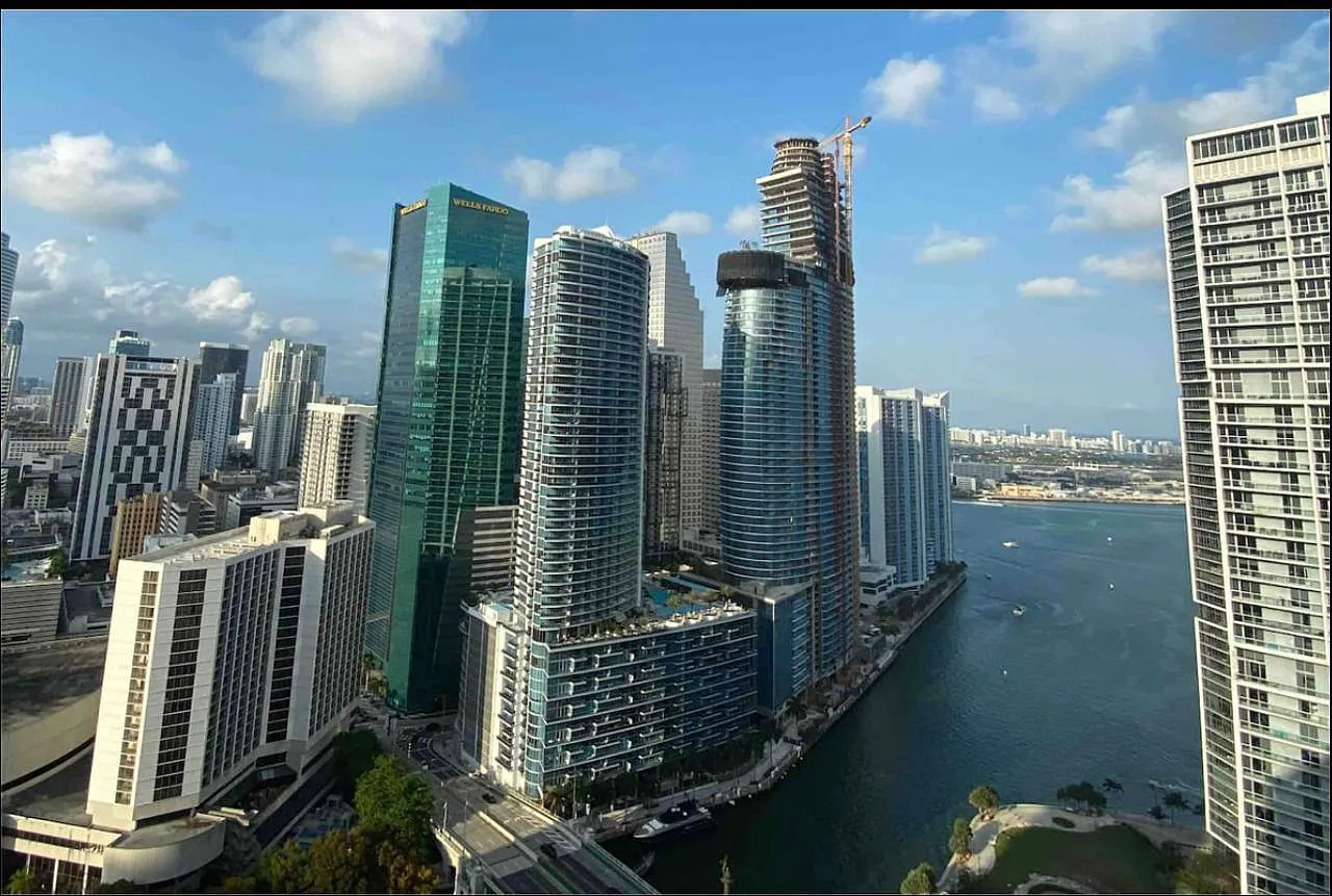 500 Brickell West — Photo 1