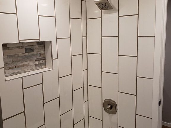 Tiled tub/showersurround