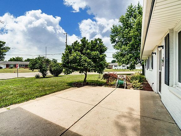 4th image of 310 W Aberdeen Dr