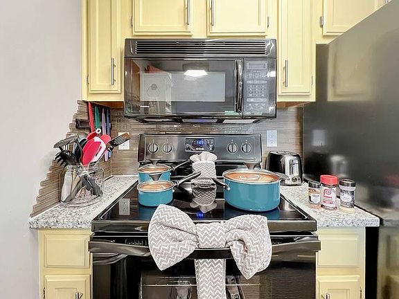 4th image of 321 Notch Ln APT 1