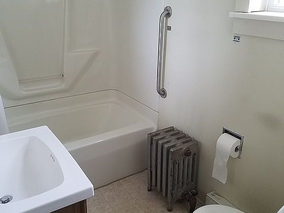 2nd image of 618-620 Gibbons St #4