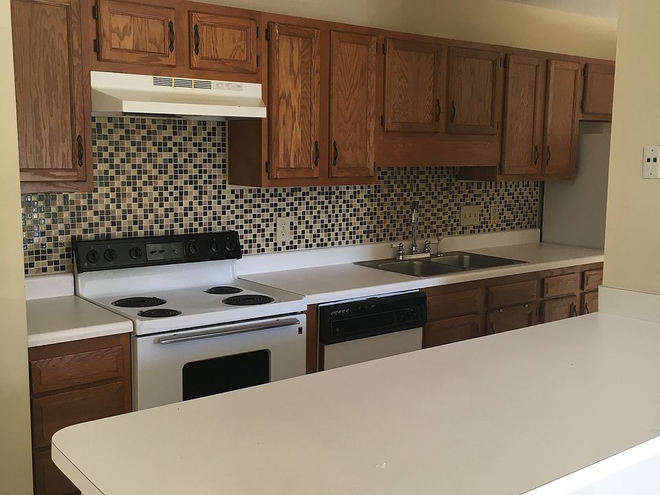 1st image of 702 Glendale Dr APT J