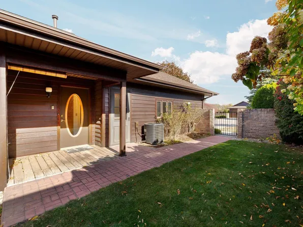 2135 Hammond Pl W, Traverse City, MI 49686