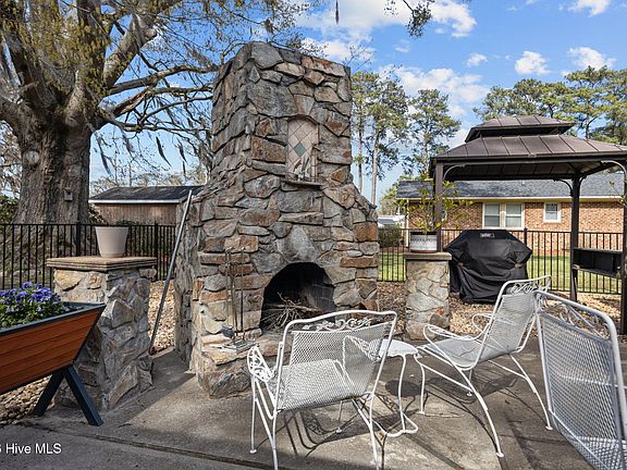 3rd image of 147 Honey Pod Farm Road