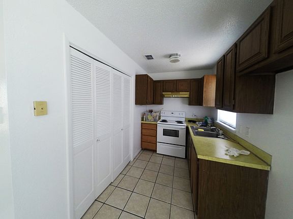 3rd image of 1421 Hickory St