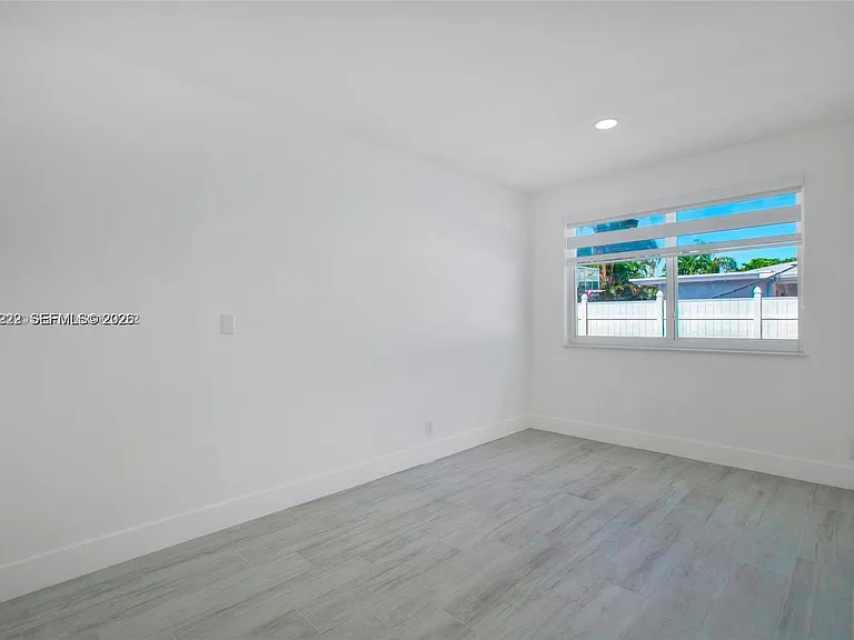 1825 NE 197th Ter — Photo 10