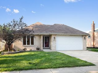 2836 W 102nd St, Evergreen Park, IL