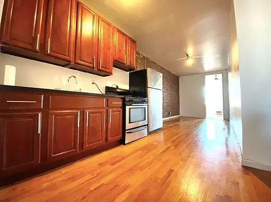 Rented by Hagstrom Management Inc | media 4