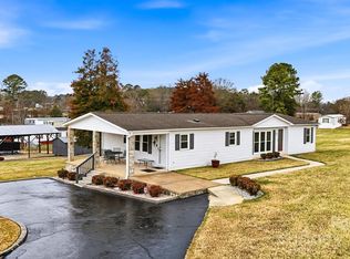 2010 Old Dragstrip St, Hickory, NC 28601