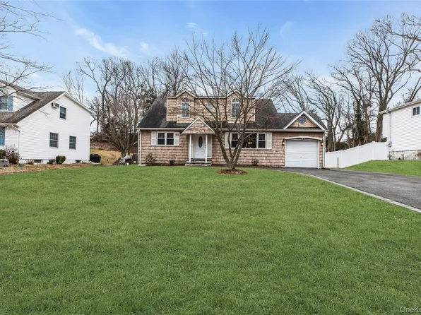 46 Falcon Drive, Hauppauge, NY 11788