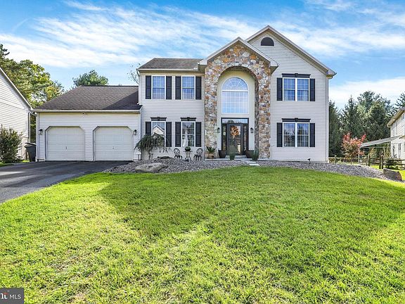 2nd image of 15 Brassie Cir