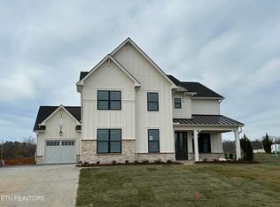 905 Sweatleaf Ln, Knoxville, TN 37934