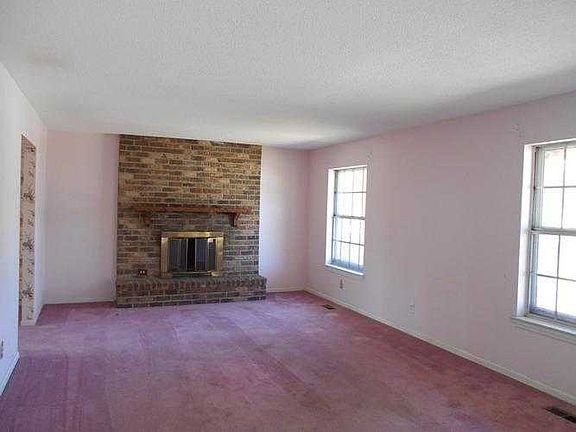 Living room with Fireplace