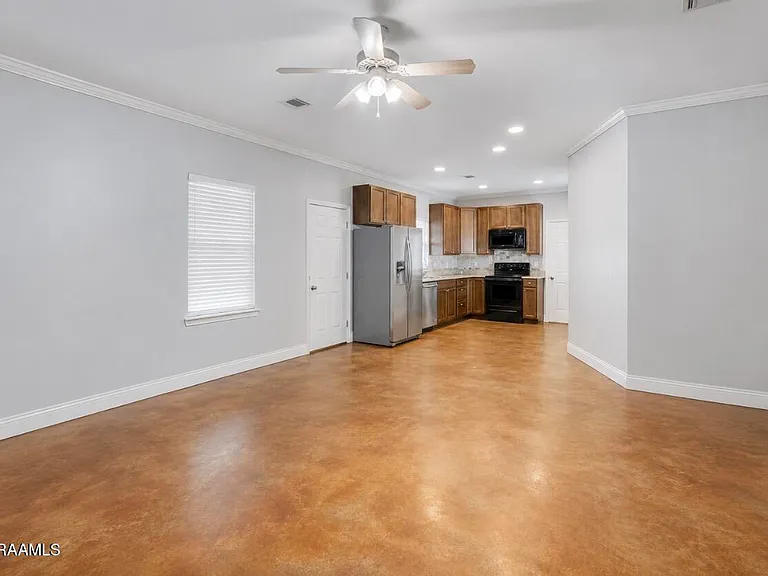 209 Stoneridge Dr — Photo 3