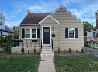 249 Hoffman St, Franklin Square, NY 11010