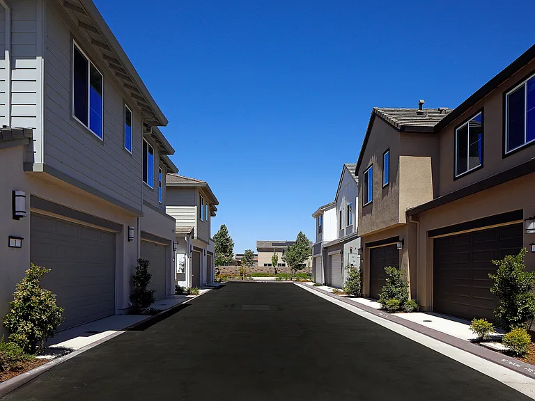 Escala at Stanford Crossing — Photo 16