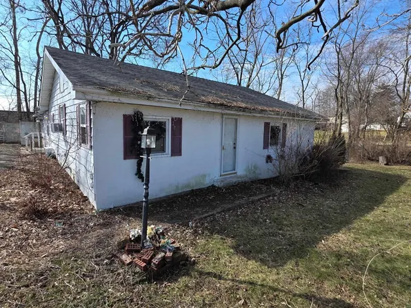 958 E Short St, Winchester, IN 47394