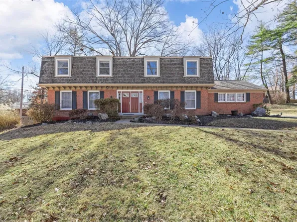 360 Chateaugay Ln, Chesterfield, MO 63017