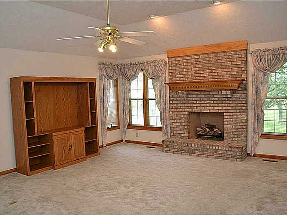 4th image of 8120 Creek Way