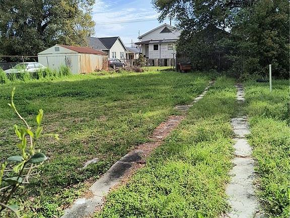 2nd image of 5151 Lafaye St