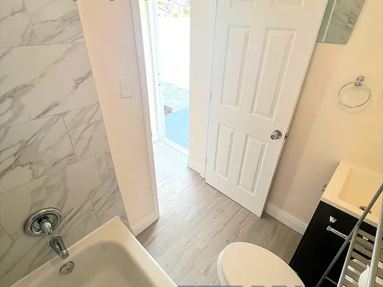 1615 Stickney Point Rd #1 — Photo 15