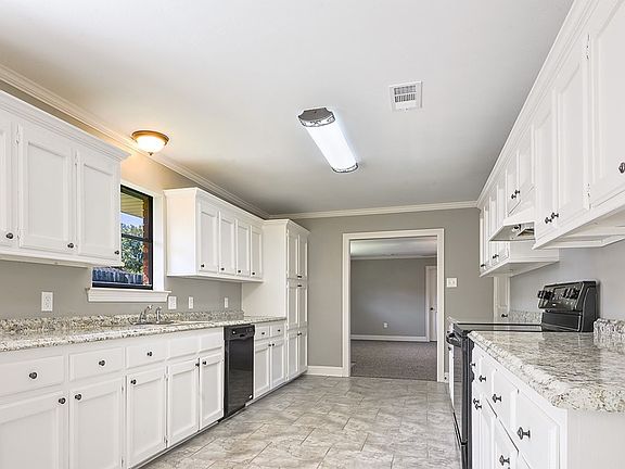 4th image of 1042 Maywood Dr