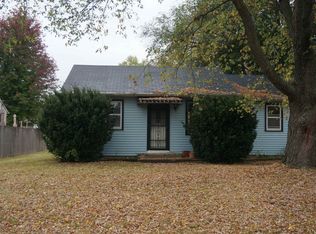 915 River Park Dr, Loves Park, IL 61111