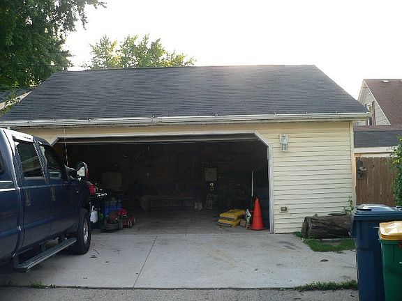 2 1/2 car garage