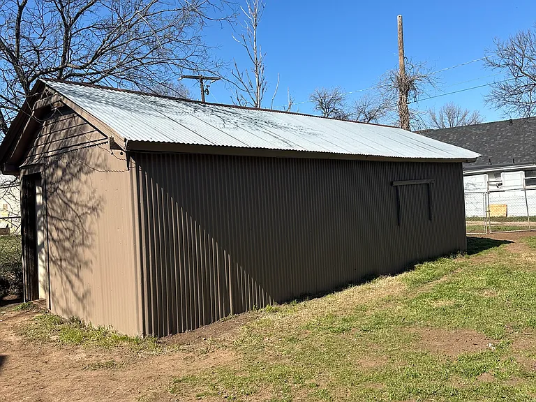 2308 Roberts Ave — Photo 4