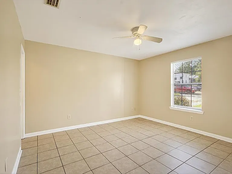 768 Wailes St — Photo 7