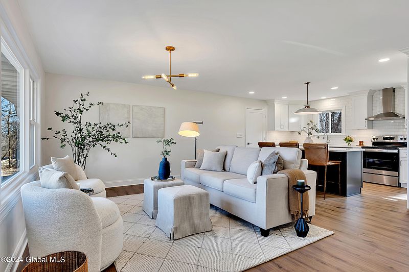 3rd image of 2 Noxon Court