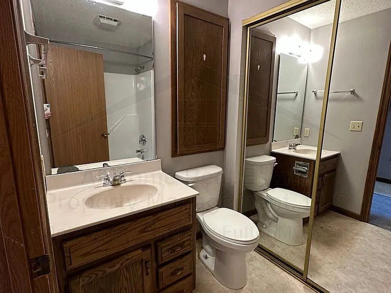 103 E 10th St #13 — Photo 9
