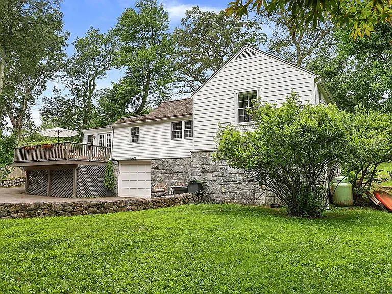 112 Newtown Tpke — Photo 3