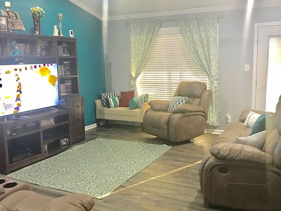 2nd image of 139 Oak Cir #28