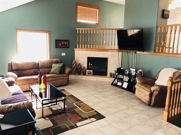 2nd image of 417 Baywood Dr