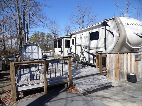 184 Club House Dr #23, Ennice, NC 28623