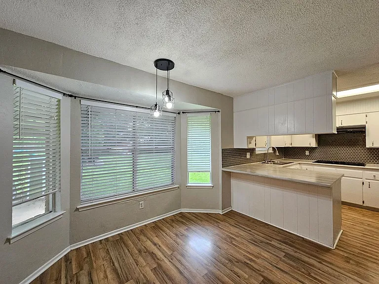 2301 Zinnia Ct — Photo 5