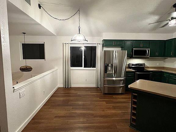 4th image of 979 Mikkelsen Dr